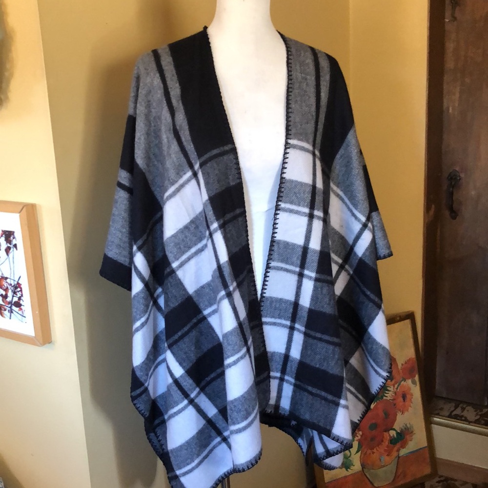 WOOLRICH Size OSFA Poncho Wrap - Blanket wrap PLAID Gray & Black $118 NEW